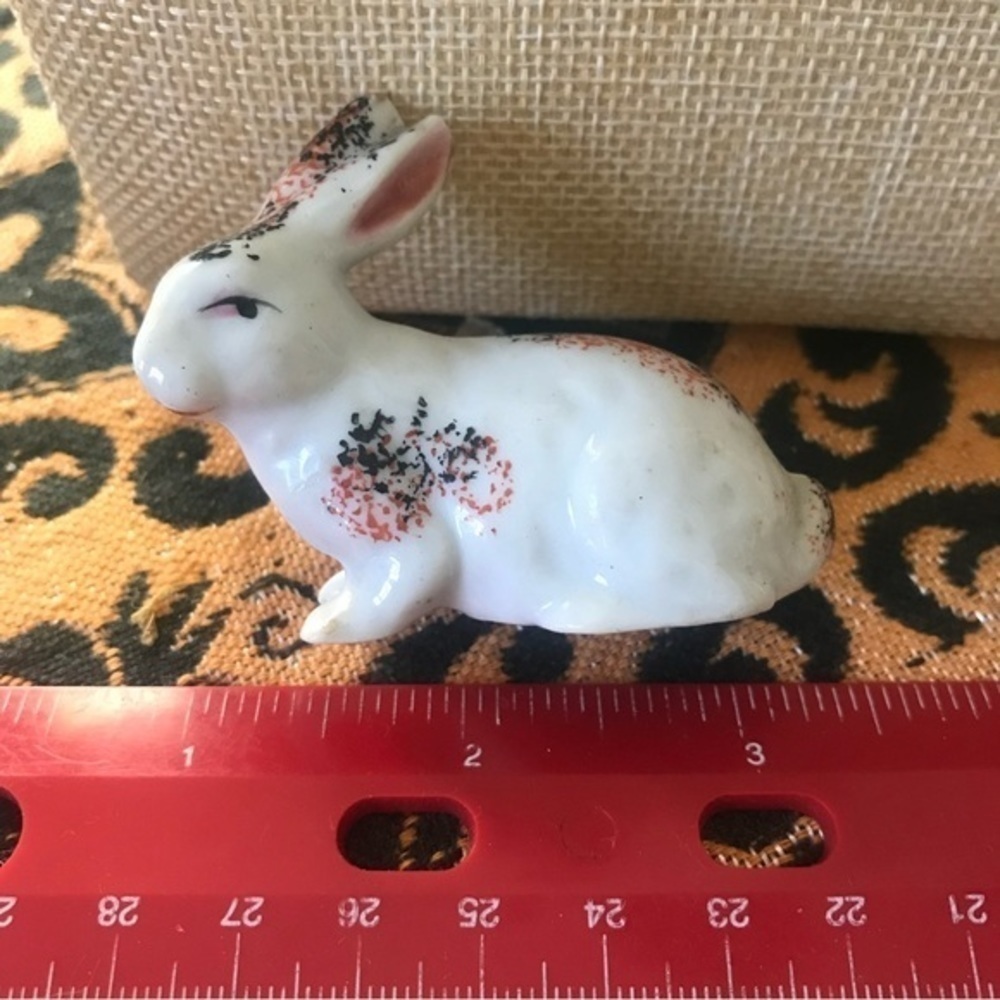 Sponge Painted Tiny Pottery Rabbit - Picture 4 of 5